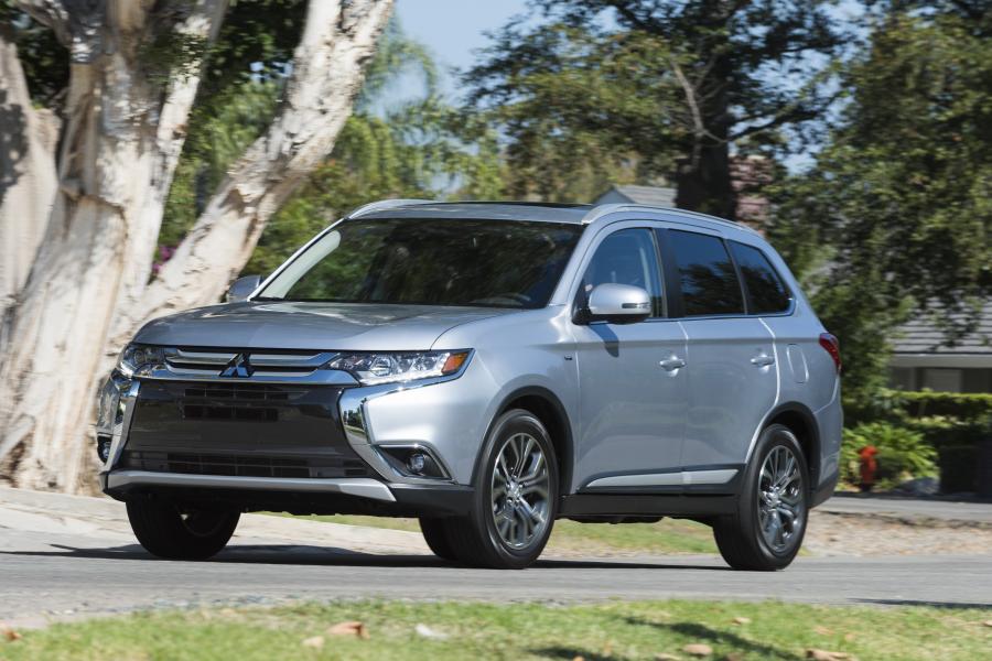  Mitsubishi Outlander GT 2016 года  (фото 7 из 56)